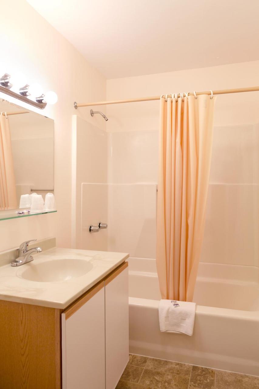 Town & Country Motor Inn Lake Placid Dış mekan fotoğraf